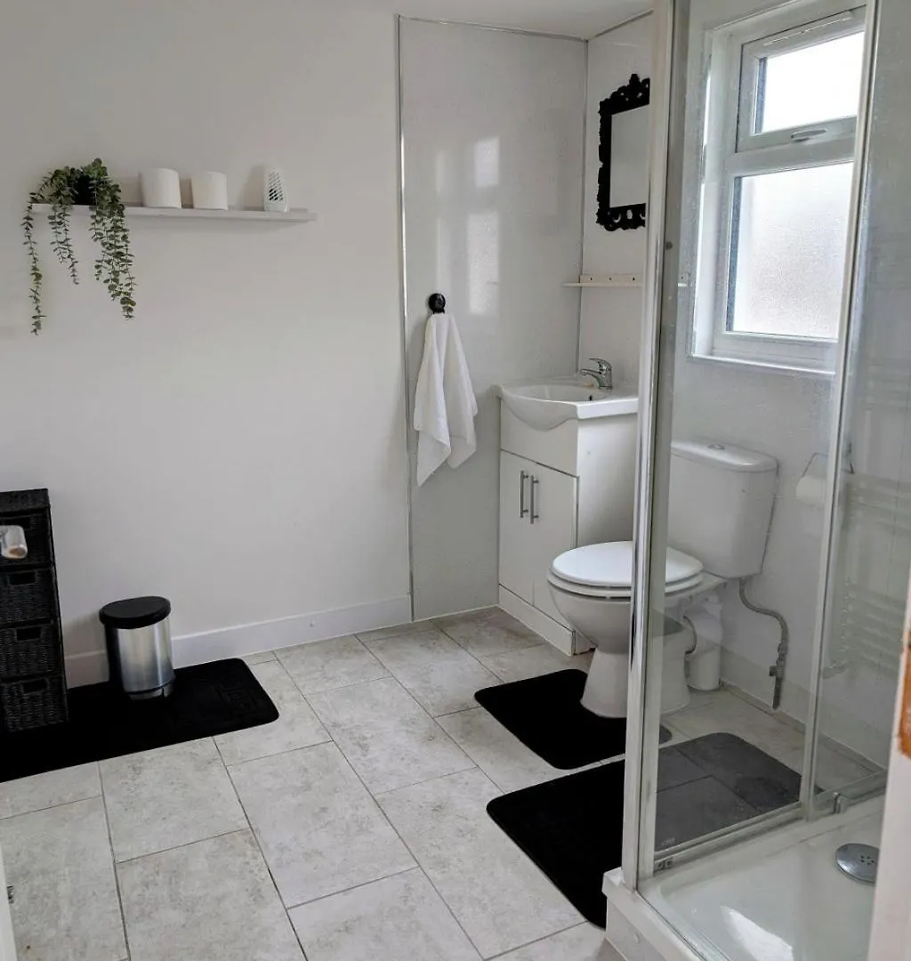Cosy Loft Studio In Town Centre Hounslow