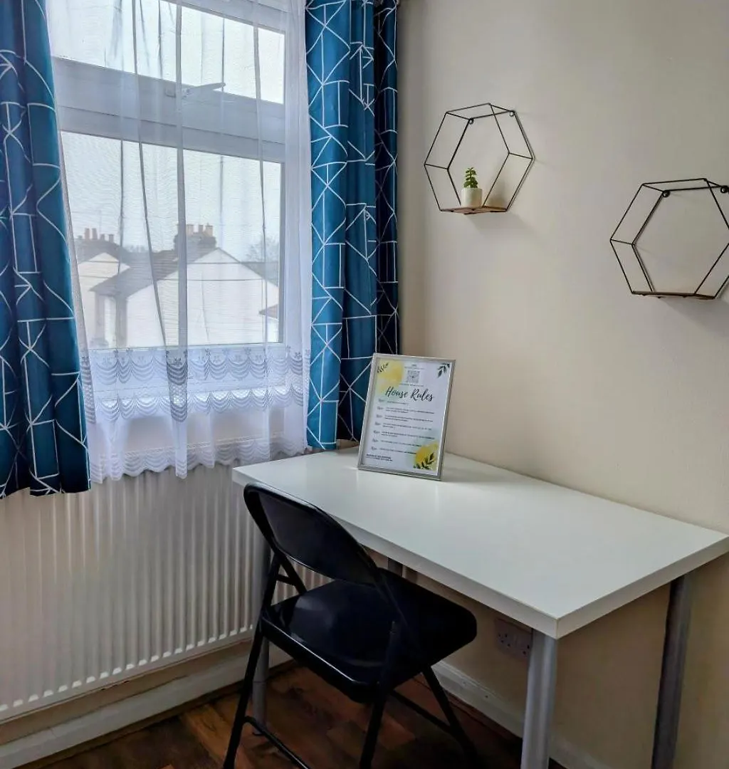 Cosy Loft Studio In Town Centre Hounslow Apartment
